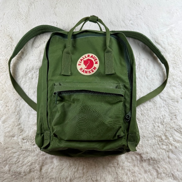 Fjallraven Kånken Laptop Backpack 13" Everyday Outdoor Foliage Green Unisex - Picture 1 of 7